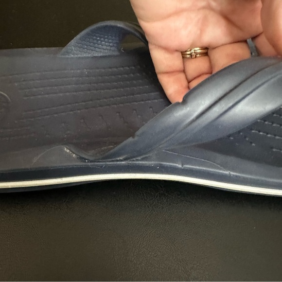 Crocs CrocBand Men’s Blue Thong Sandals Shoes 12 Slip On Shower Gym Flip Flops - Picture 7 of 9